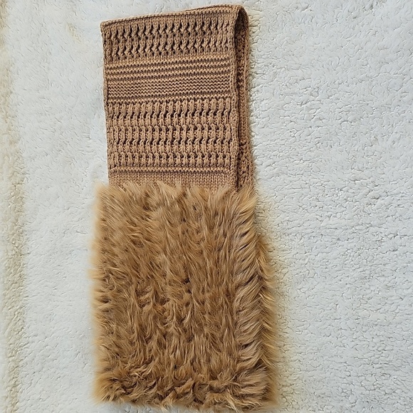 CAbi Tigress Scarf OS - Picture 5 of 8